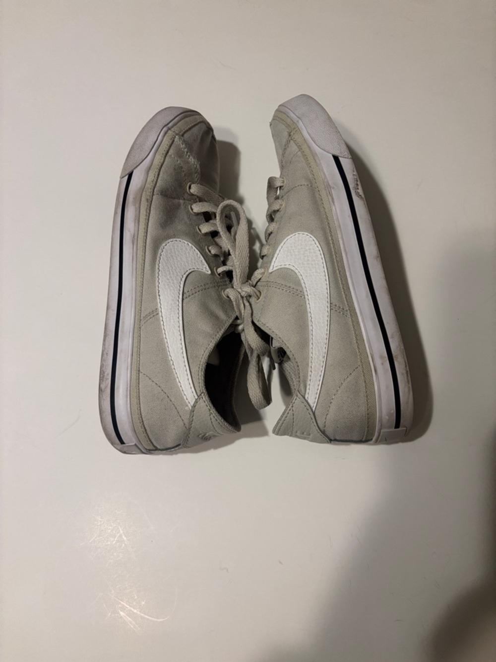 Nike Low-Top Canvas Sneakers in Light Gray with White Swoosh - Picture 4 of 6